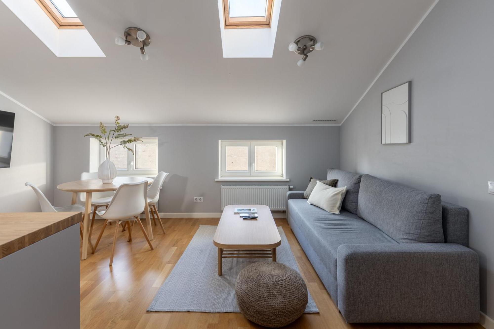 Cozy Top-floor In Centre Apartment