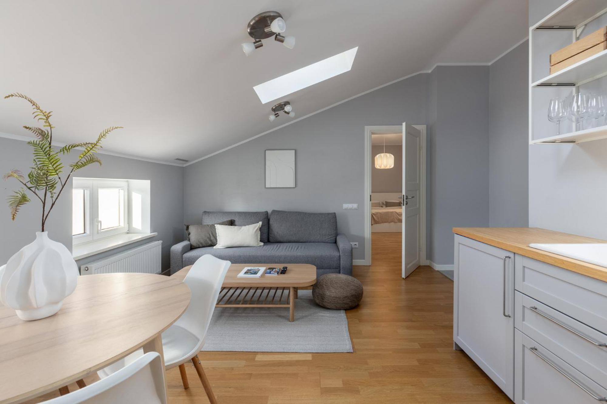 Cozy Top-floor In Centre Apartment *