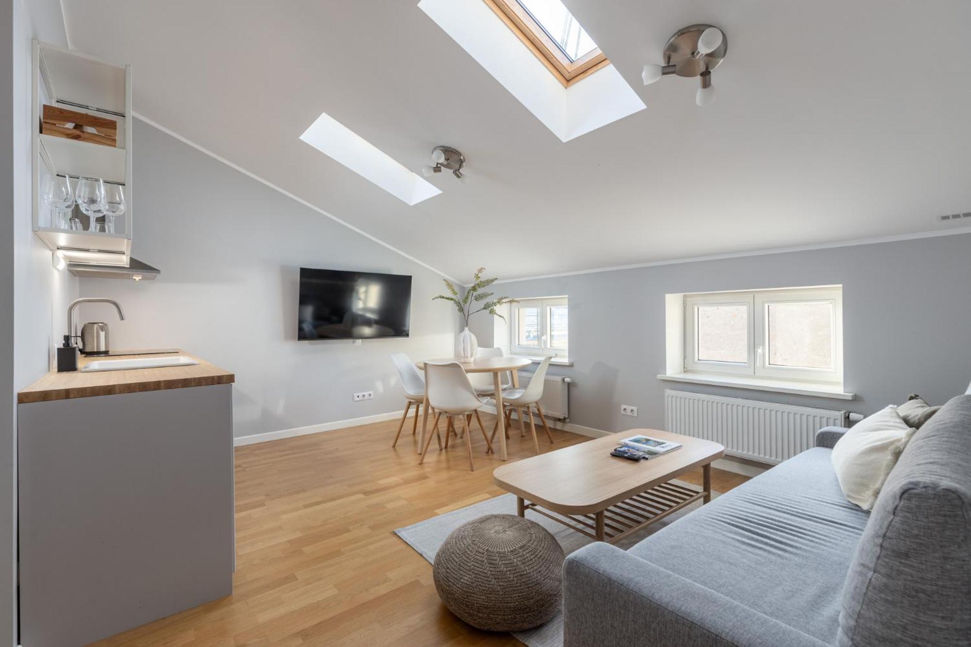 Cozy Top-floor In Centre Apartment